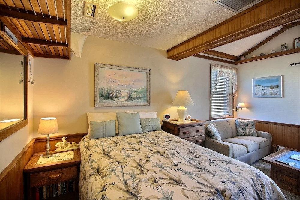 21 Sandcastle Studio Bedroom Condo by RedAwning