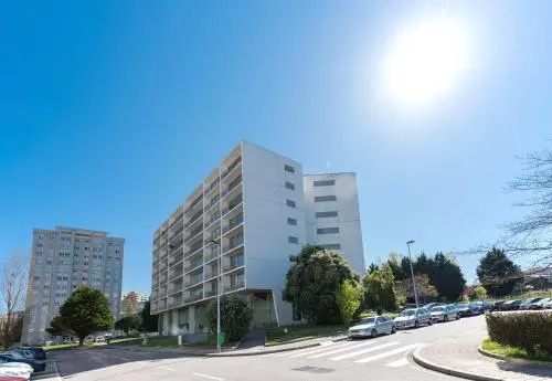 LovelyStay - Casas Brancas - Modern Apartment with Balcony & free private parking
