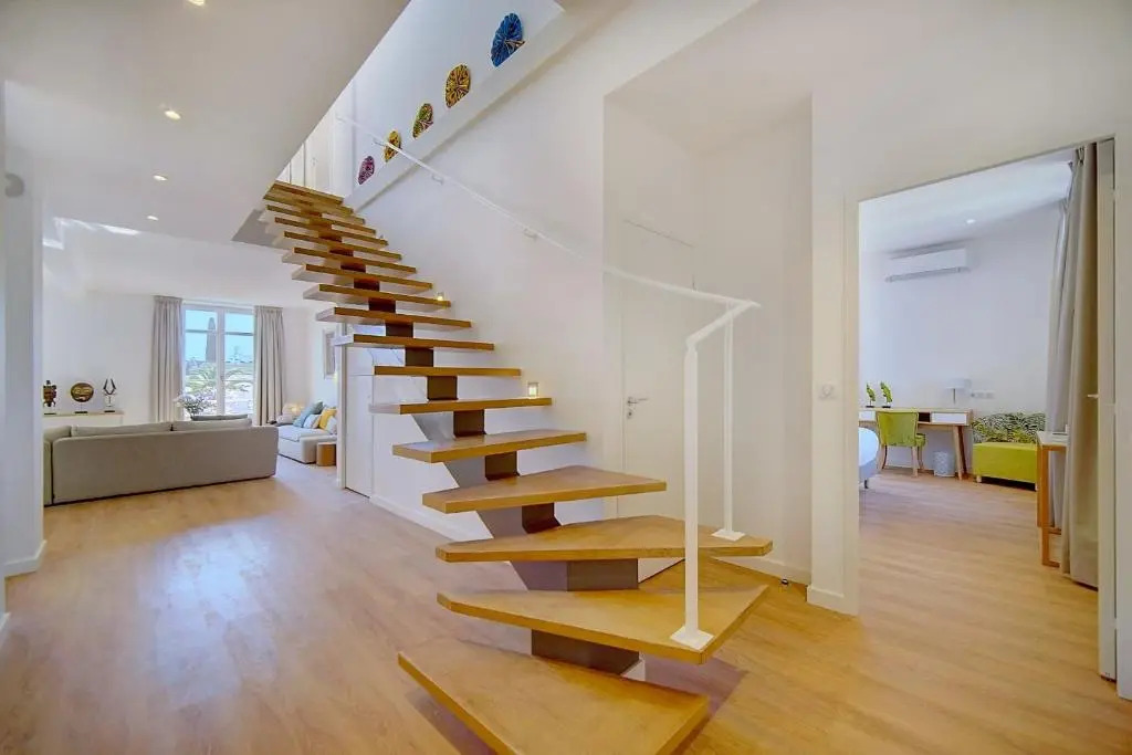 IMMOGROOM - Magnificent 180m duplex apartment - Parking - Air conditioning