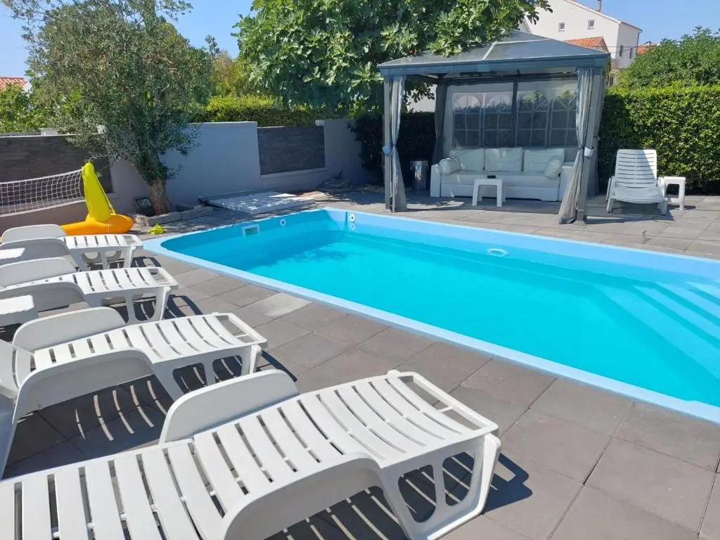 Crowonder Lucky Holiday House with Pool and Patio 30 meters from the Beach