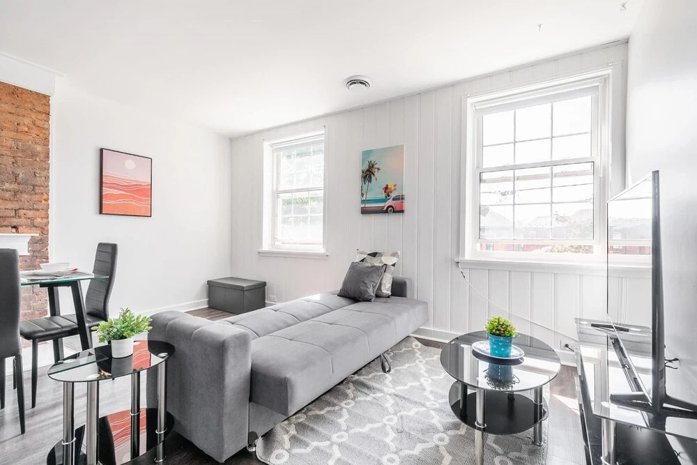2BR Apt w Netflix - Close to Parks Shopping