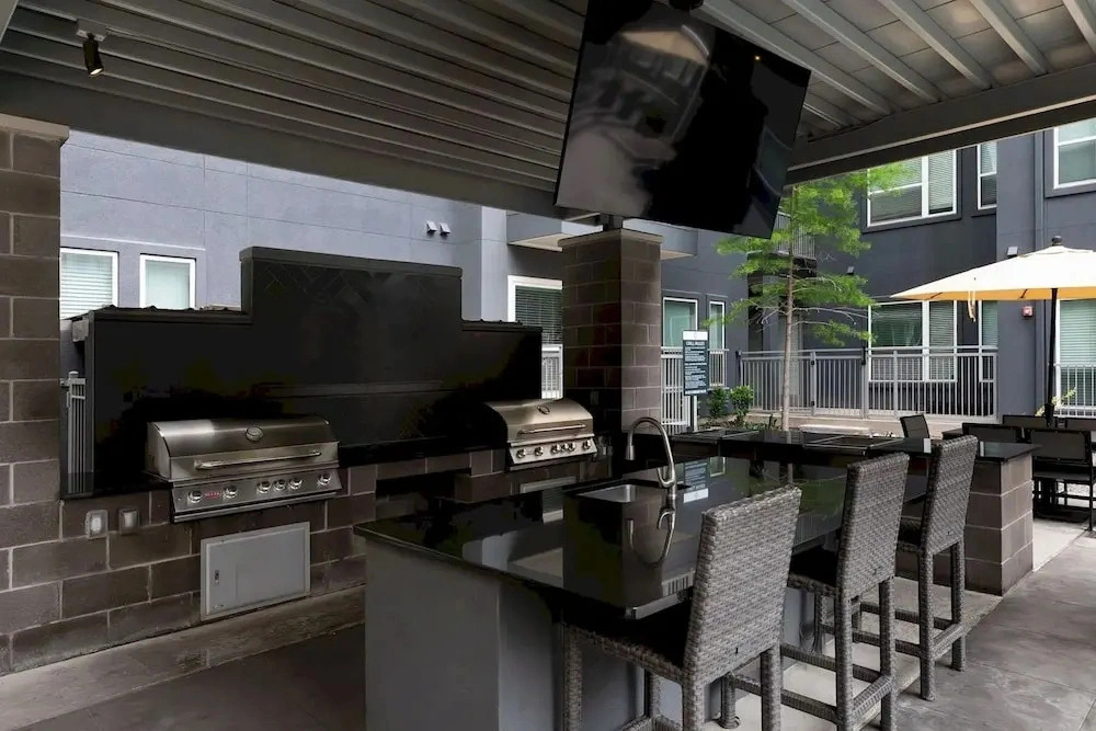 Landing Furnished Apartments - Old East