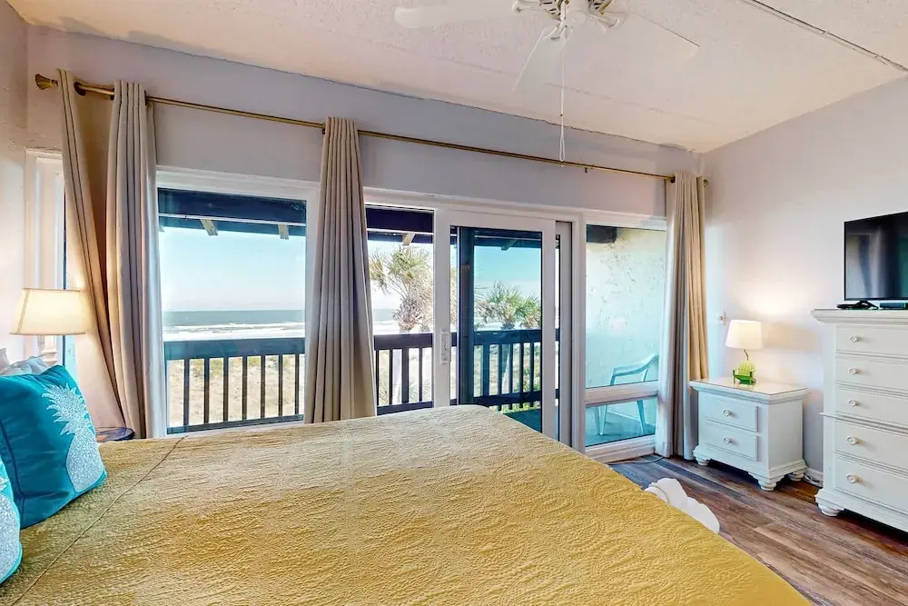 Oceanfront Condo With Resort Amenities, Beach Access and Pool