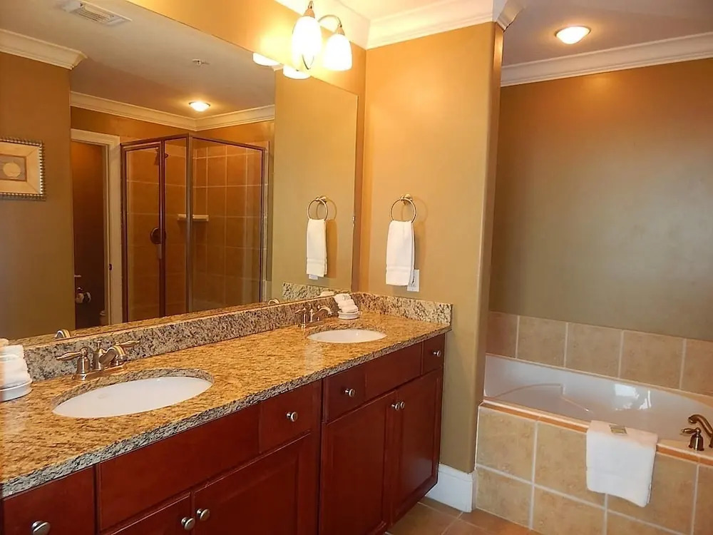 608 Holiday Isle 608 3 Bedroom Condo
