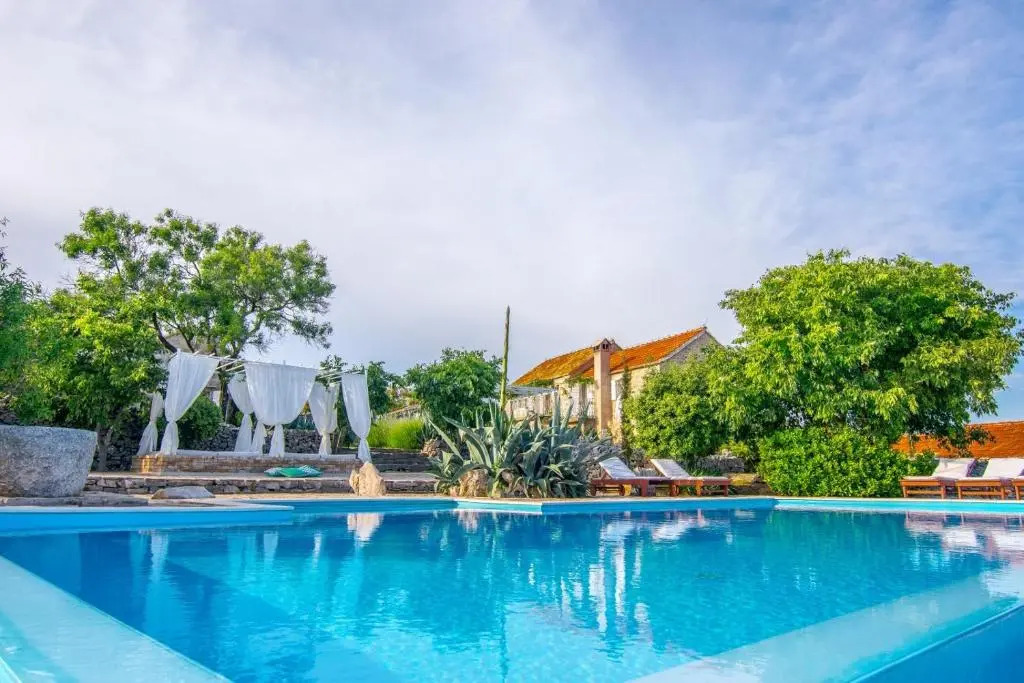 Sea View Villa with Tennis Court - Dvori sv Jurja