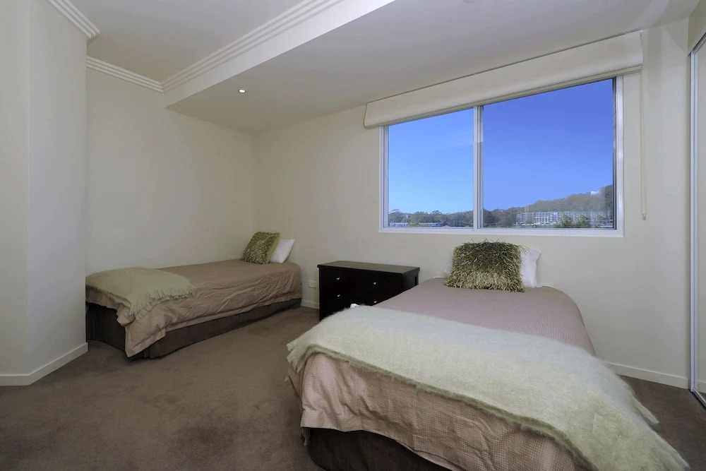 Oasis, Unit 9/5 Laman Street