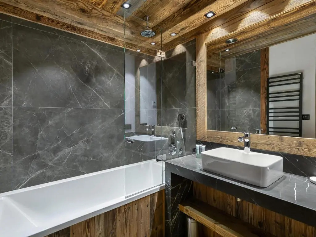 Chalet luxueux avec 5 chambres, hammam, cheminée et grande terrasse au cœur de Val dIsère - FR-1-567-34