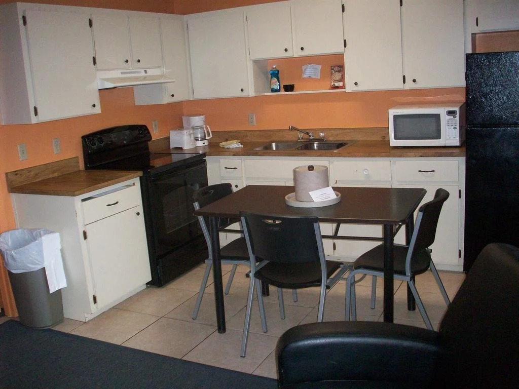 All Suite Motel