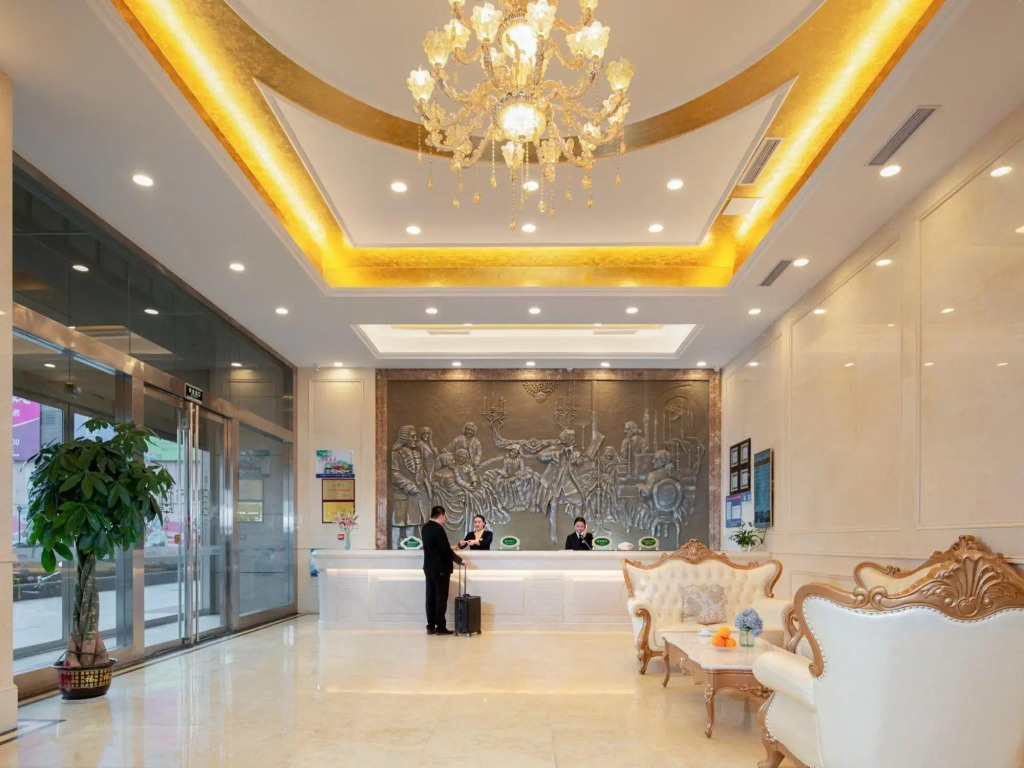 Vienna Classic Hotel (Qilu shoe city zoo store)