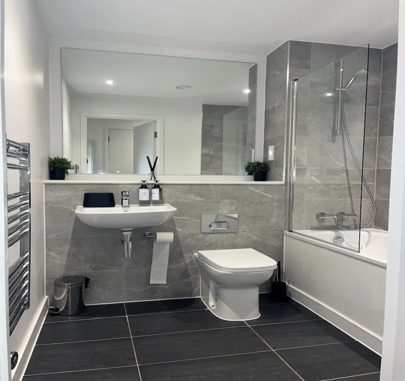 Bed2bathroom - 10minutes From Citycentre & Quays