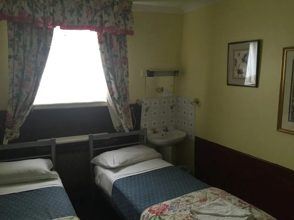 Albany Hotel