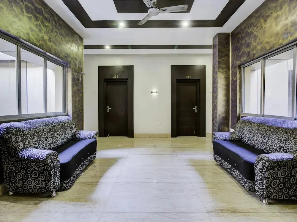 Savoy Hotel By OYO Rooms