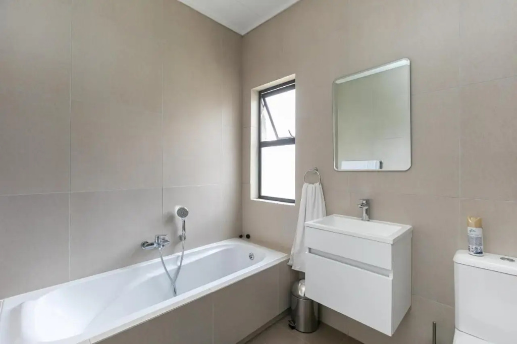 Jacana Estate, The gem