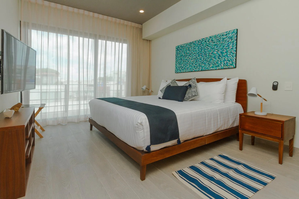 Entire modern apartment | 2 min walk to the beach | private rooftop pool