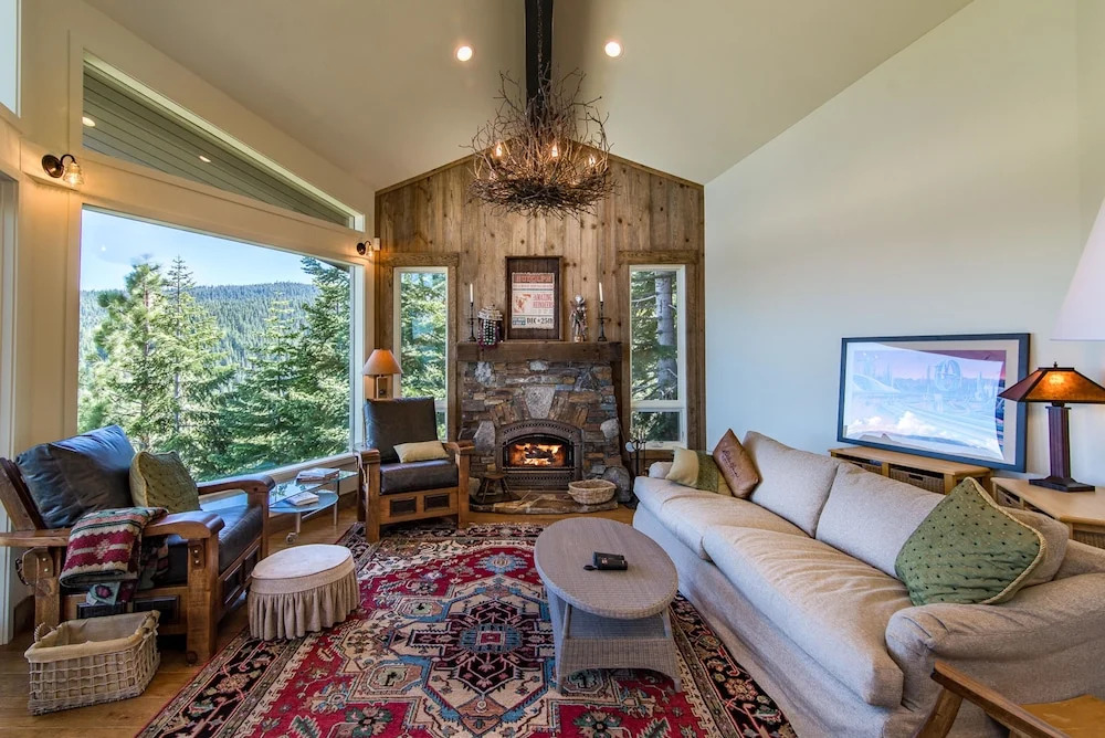 1865 Tahoe Park Heights Drive Home - 4 Br home by RedAwning