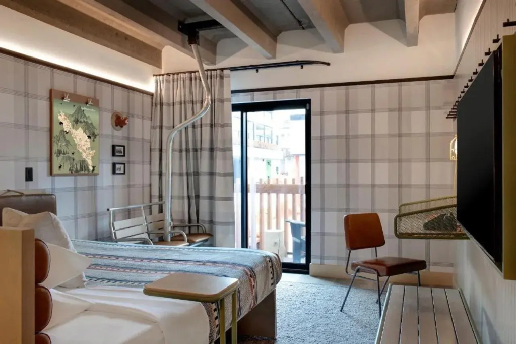 Moxy Banff
