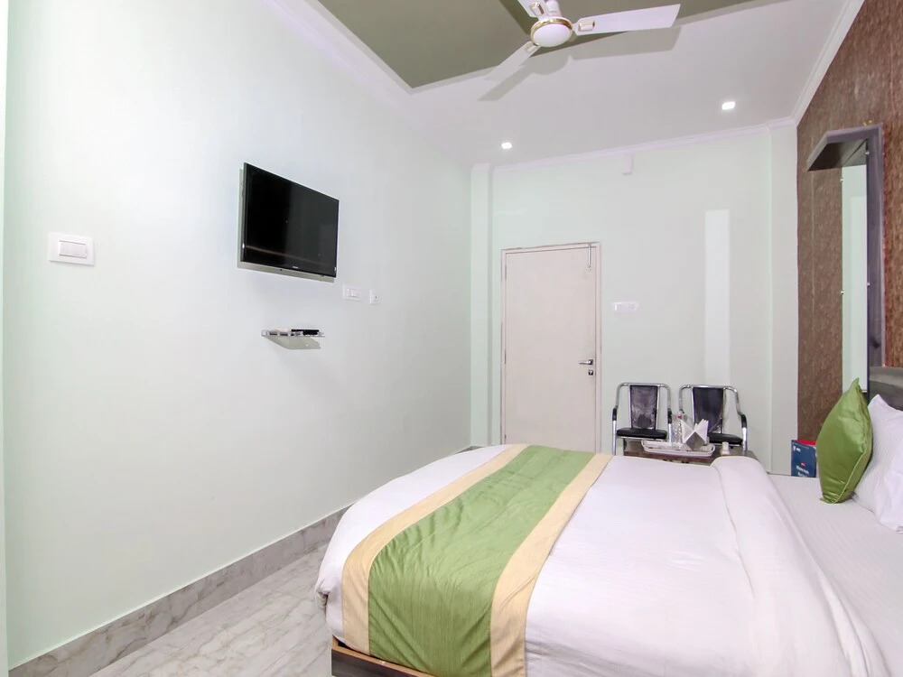 FabHotel Deepak Palace - Assi Ghat