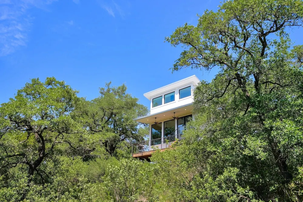 The Arrive Clifftop Estate 5 Bedrooms 5.5 Bathrooms Home