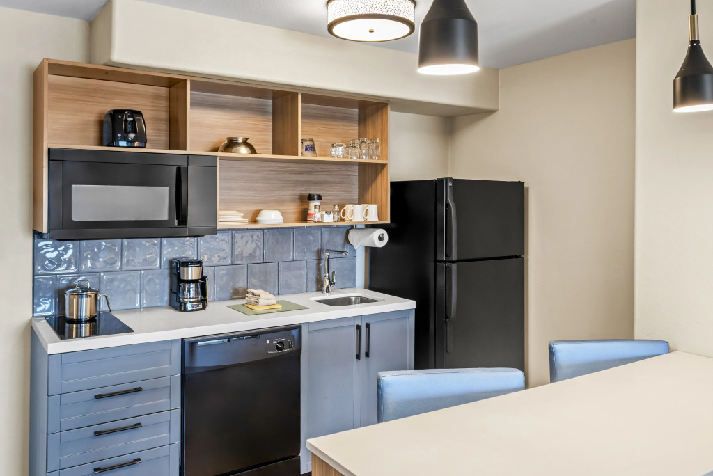 Candlewood Suites Victoria by IHG