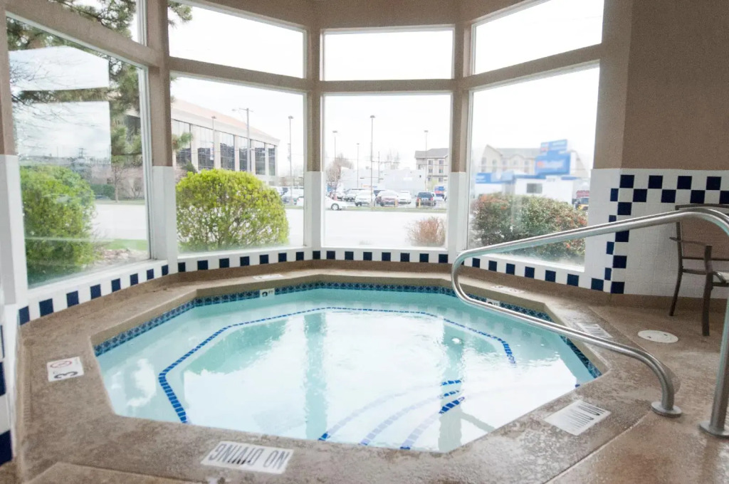 Crystal Inn Hotel & Suites - Salt Lake City