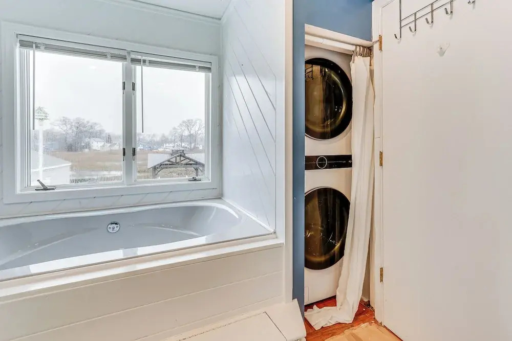 Bright Milford Beach House w/ Outdoor Shower