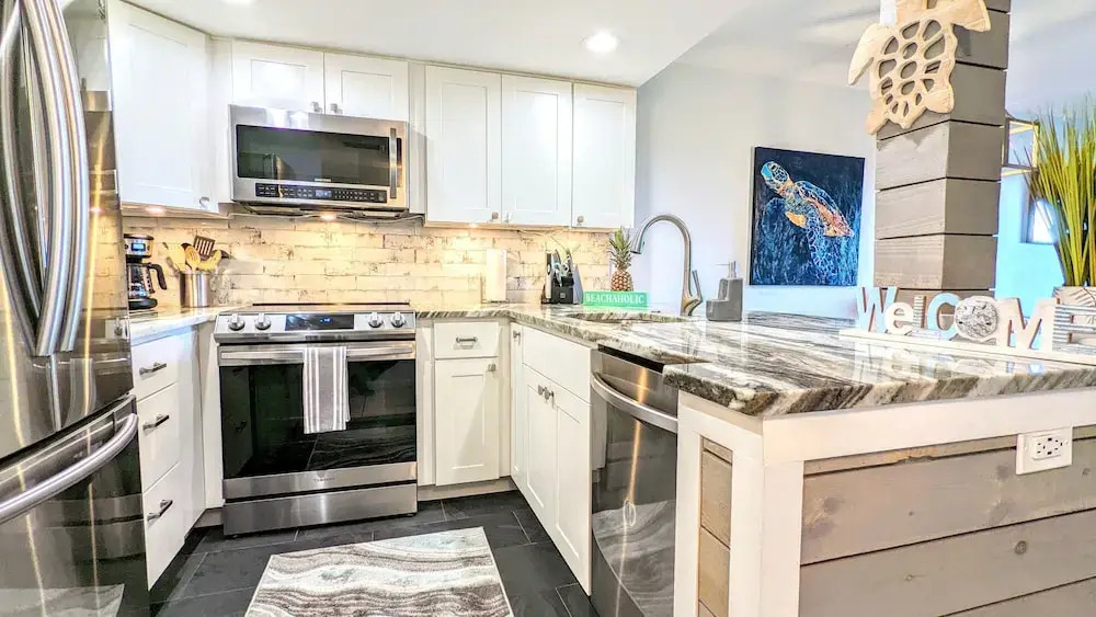 Cool Waves Oceanfront Retreat - St Augustine Beach 2 Pools 5 Hot Tubs! On the Beach