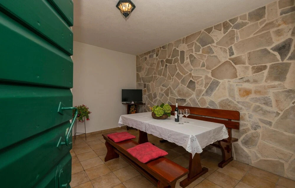 Stunning Home in Makarska With Wifi and 2 Bedrooms