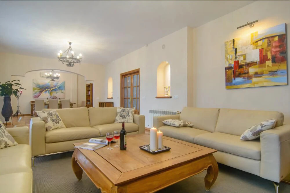 Twelve guest 6bedrooms Villa Montecarlo