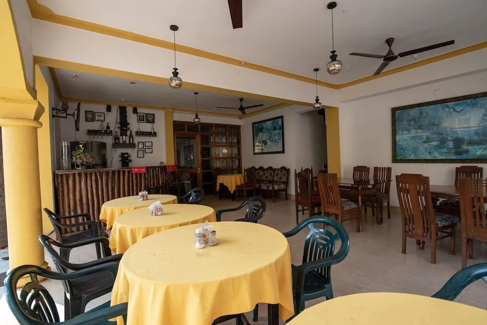 OYO 27909 Coco Garden Bar & Restaurant