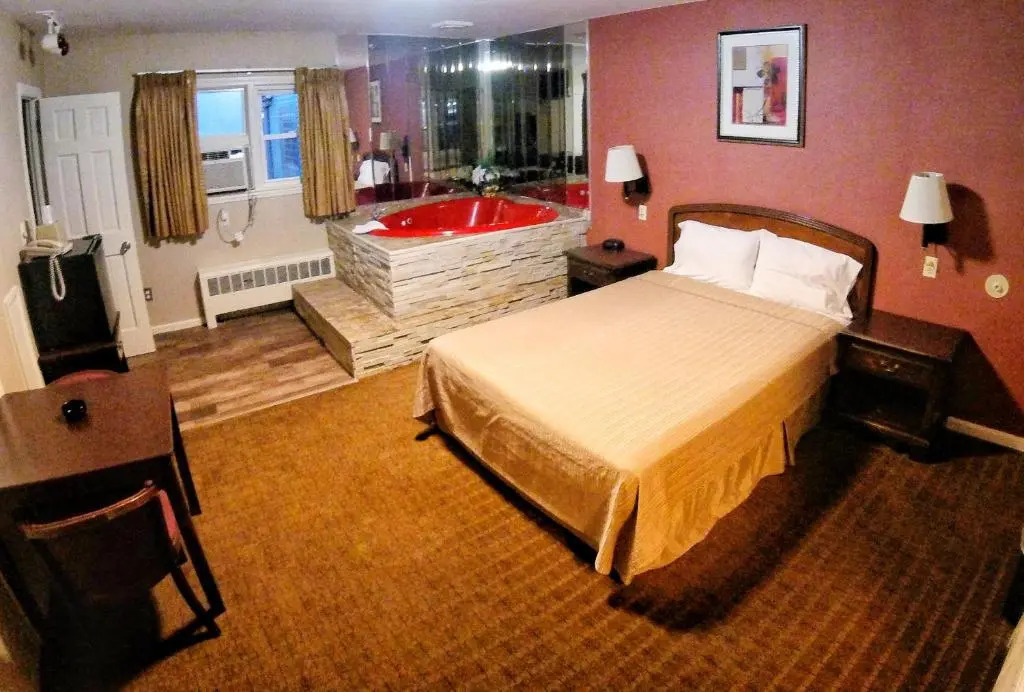 Red Carpet Inn West Springfield