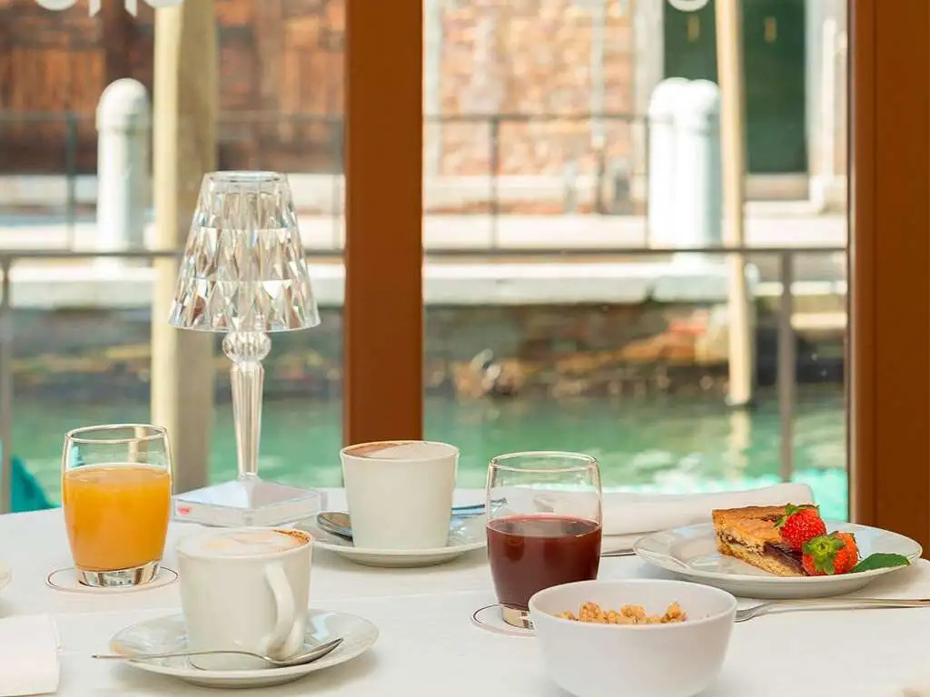 Отель IH Hotels Venezia Salute Palace