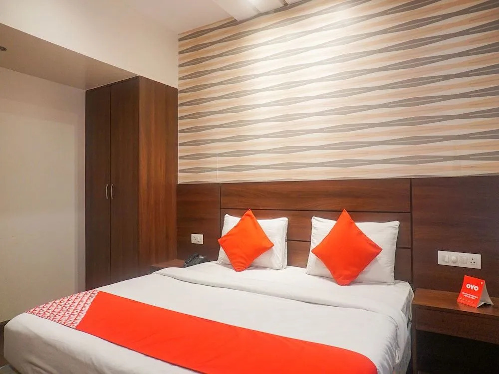OYO Flagship 15614 Hotel Olive KEM Hospital