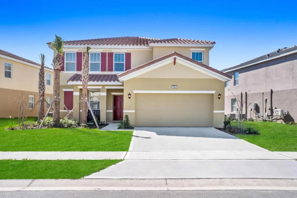 7663 Oakmoss Loop