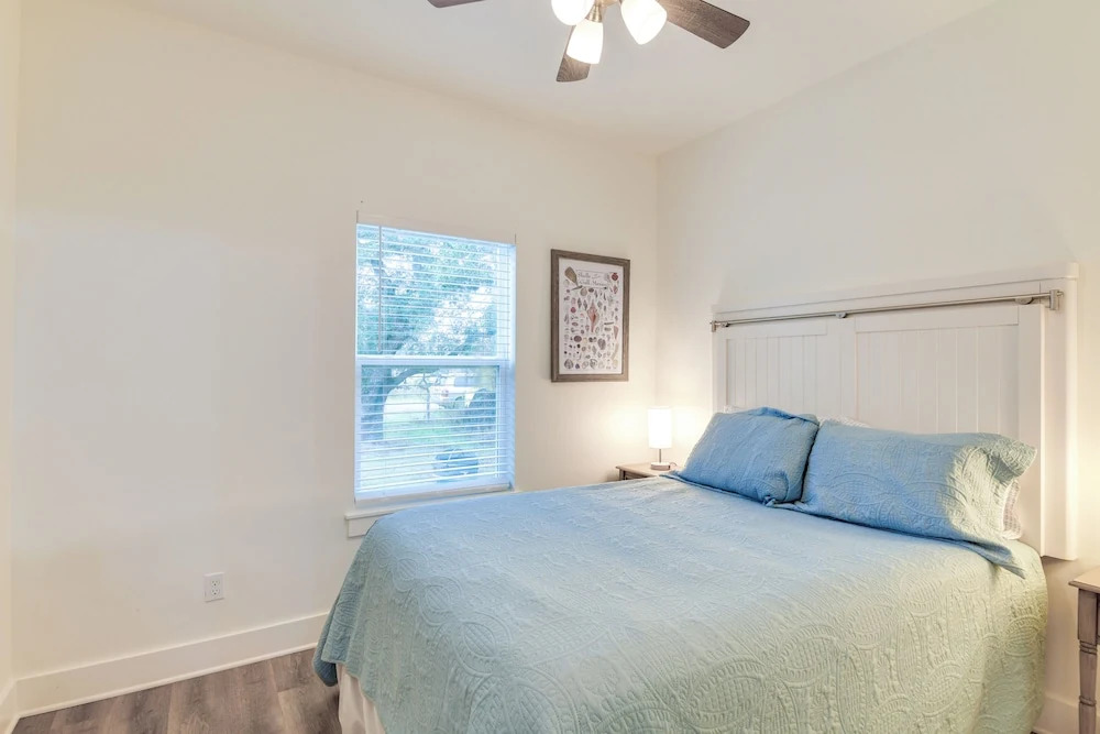 1 Mi to Beach: Retreat w/ Large Yard in Rockport