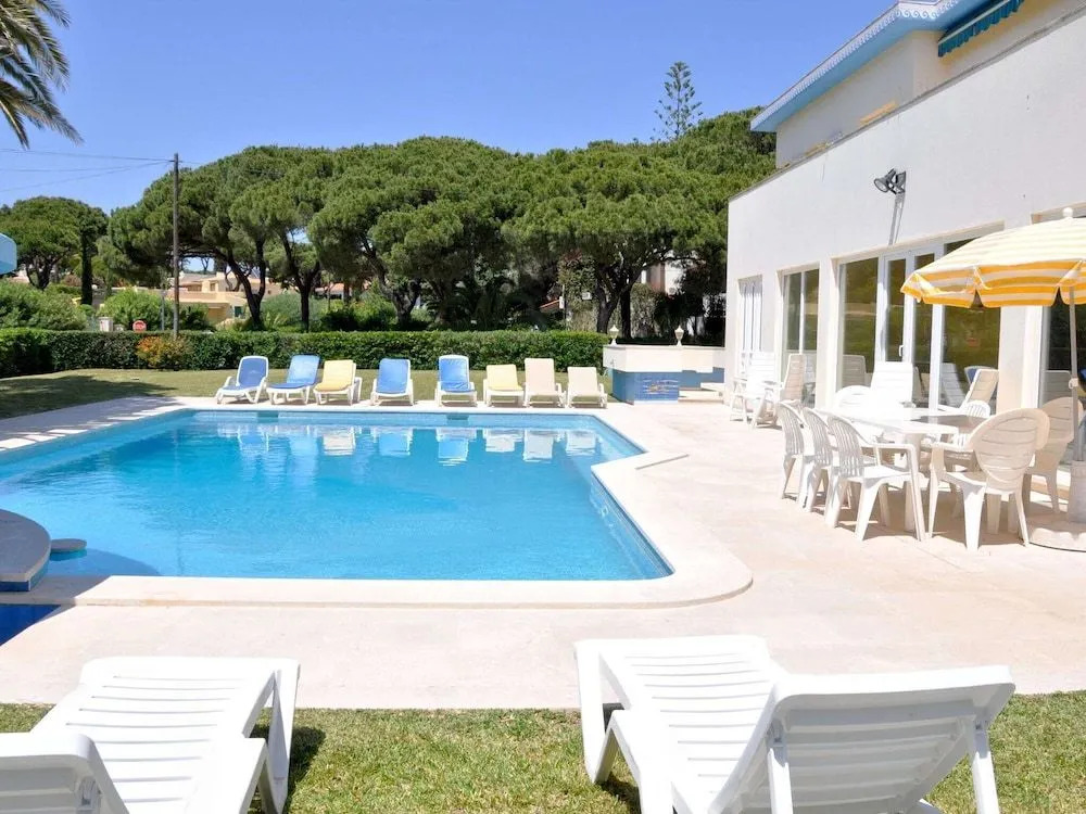 Villa in Vilamoura with Private Pool & BBQ