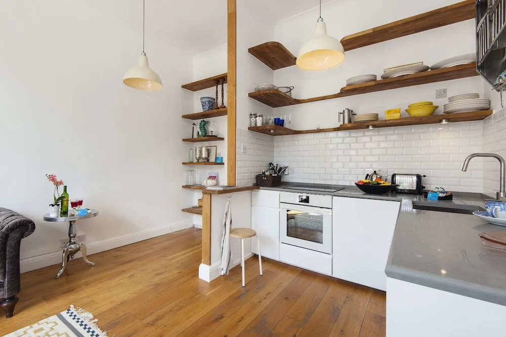 Bright Talbot Road Apartment - MATR6
