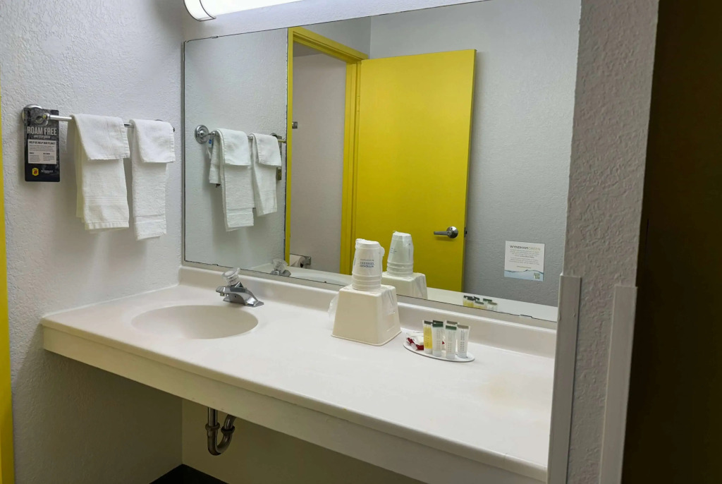 Super 8 by Wyndham Bloomington/Airport