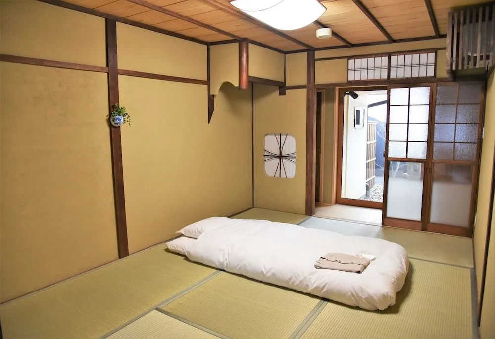 Chika Rakuen