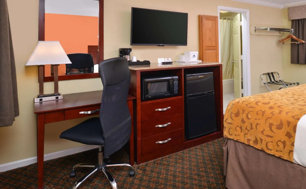 Red Carpet Inn and Suites - Cheshire