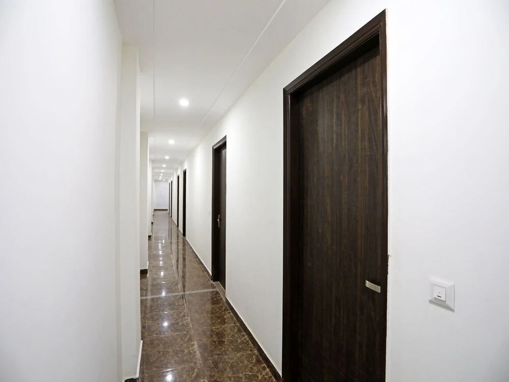 OYO 15087 S Ambience