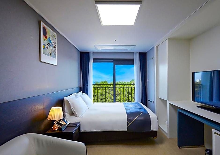 Sokcho Chonpines Beach Hotel