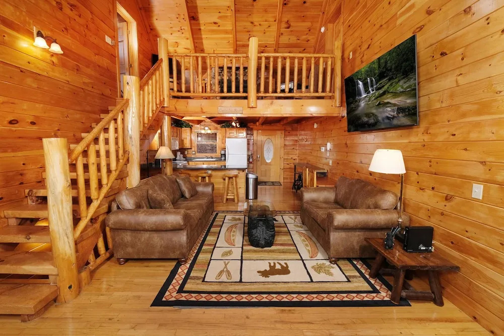 Smoky Treehouse Lodge #614