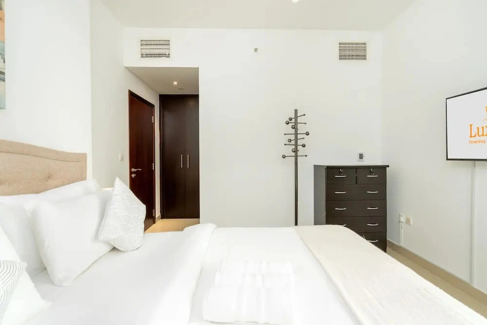 Lux BnB I 29 Burj BLVD I Pool Views