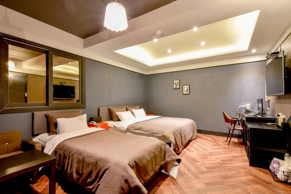 French Code Hotel