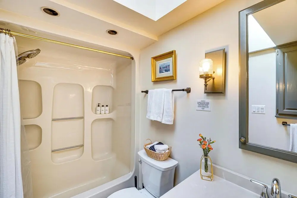 Aldie Home w/ Private Pool: Near Wineries!
