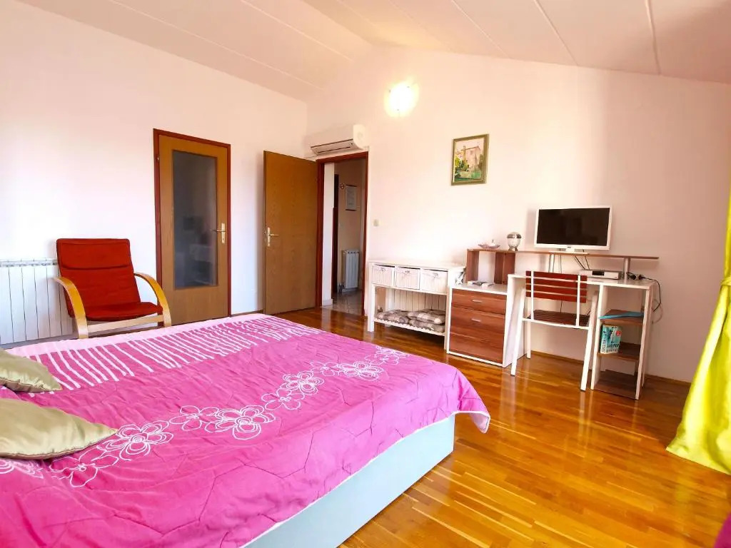 Apartments Orange 994