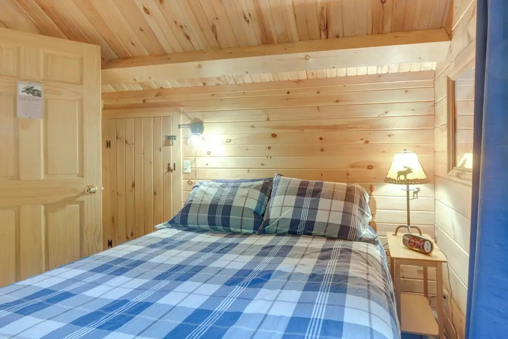 Updated Log Cabin Near Story Land & Diana's Baths!