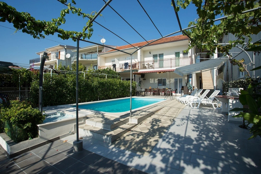 Beachfront Holiday Home With Pool Mami