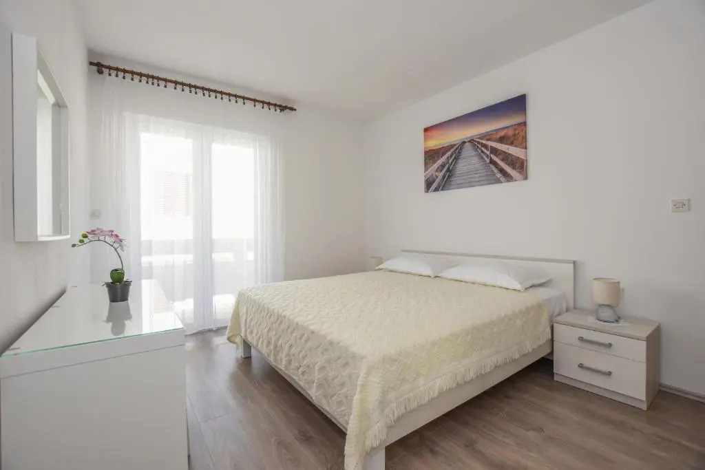 Apartments with parking space Pag - 18848