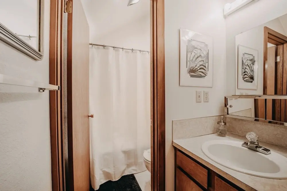 55sw - Fireplace - D/w - W/d - Sleeps 4 2 Bedroom Condo by Redawning